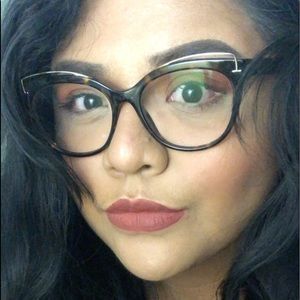 Meet your Posher, Mireya